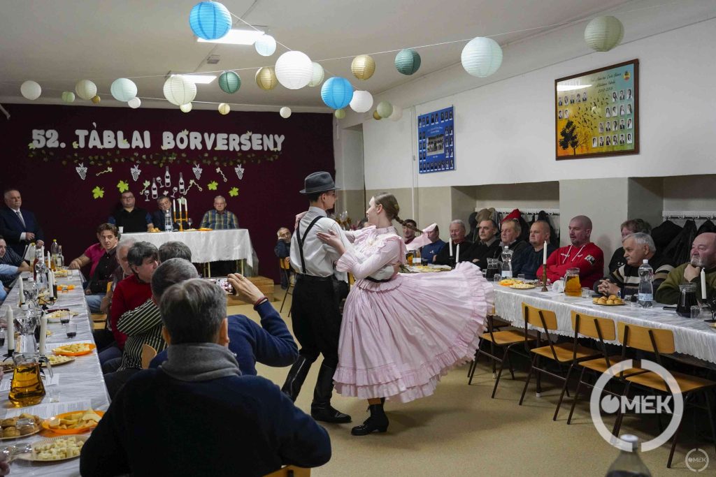 A Szabad Szombat Táncegyüttes táncosai nyitották meg az eseményt.