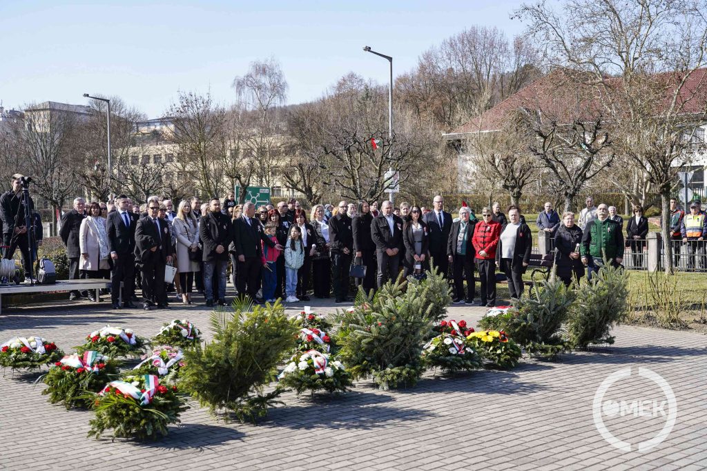 A megemlékezést idén is a Petőfi téren tartották.