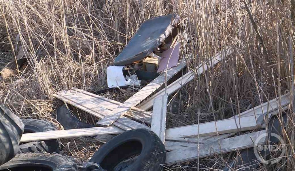 A szemetet egy helyi lakos vette észre, ő értesítette a területi képviselőt.