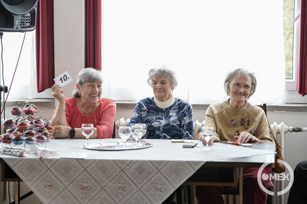 A zsűri minden produkciót pontozott.