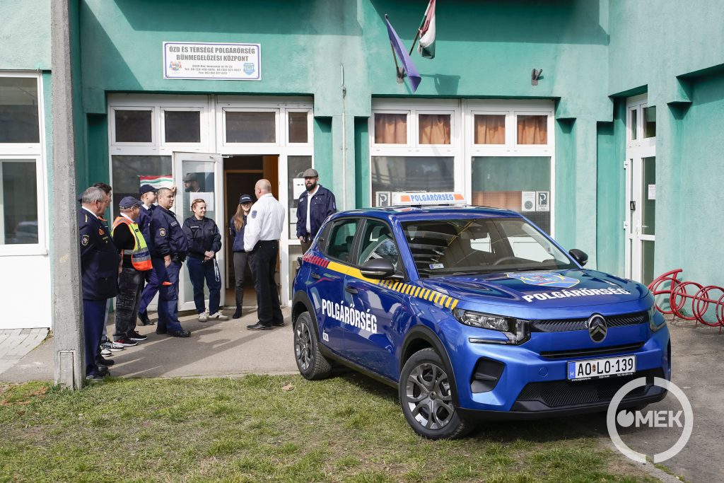 Átadták a polgárőrség új autóját.