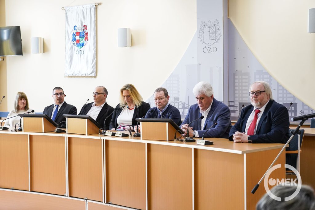 Az Országgyűlési Egyéni Választókerületi Választási Bizottság és a Országgyűlési Egyéni Választókerületi Választási Iroda tagjai.