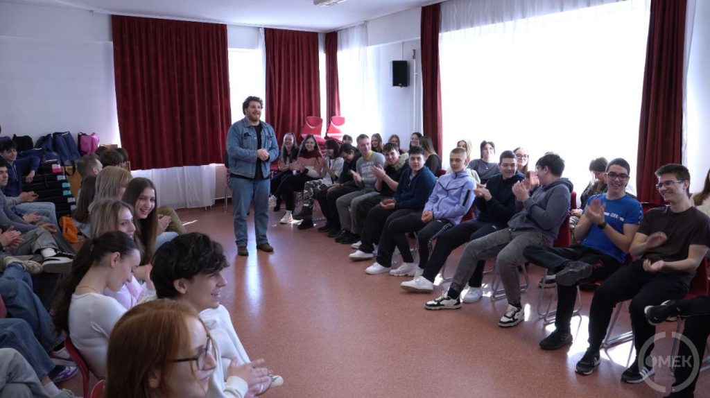 Az egyik teremben a drámajátékkal ismerkedhettek.