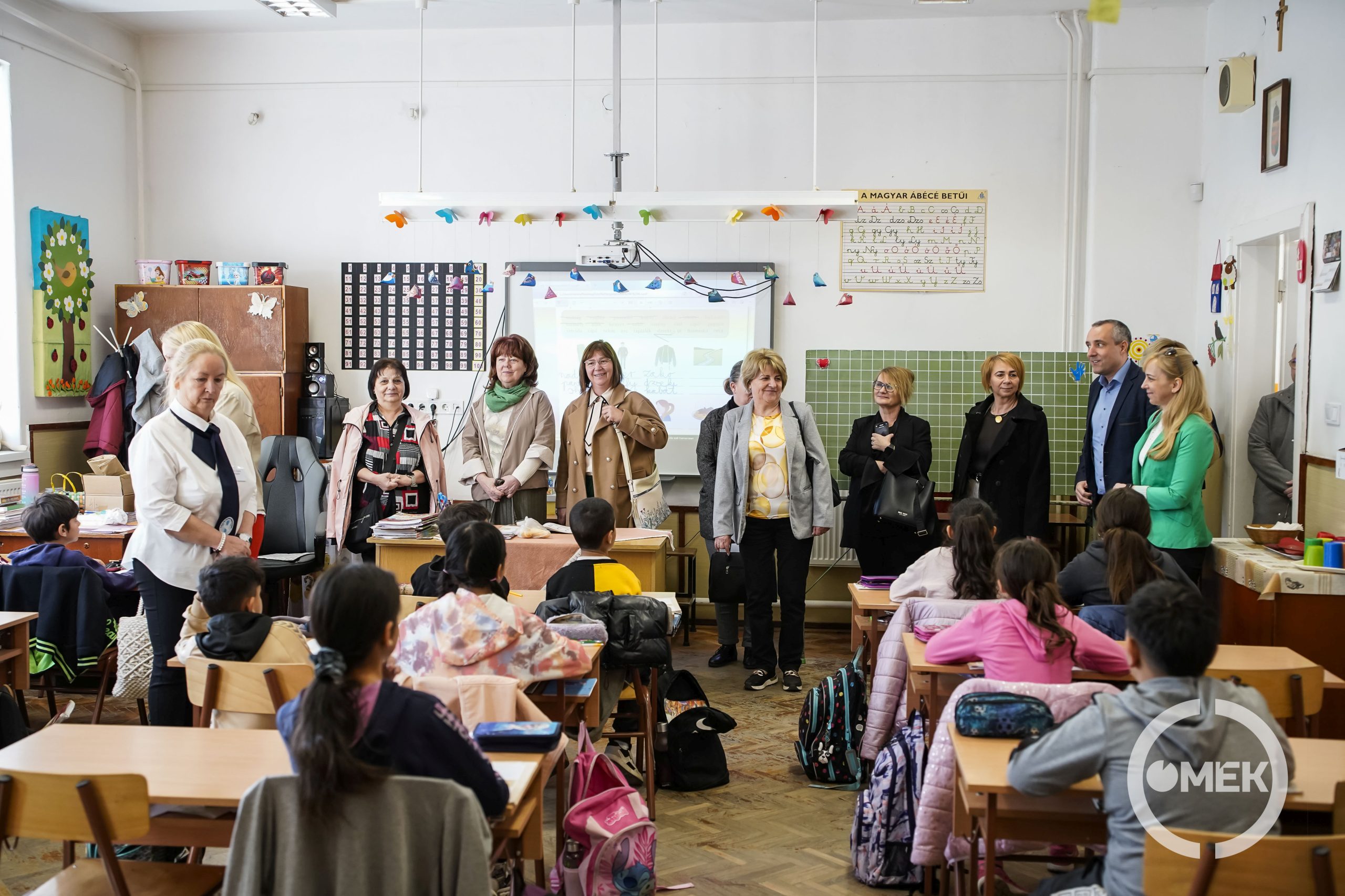 Az intézményvezetők ezután több tanórára is ellátogattak, hogy megnézzék, hogyan folyik az oktatás.