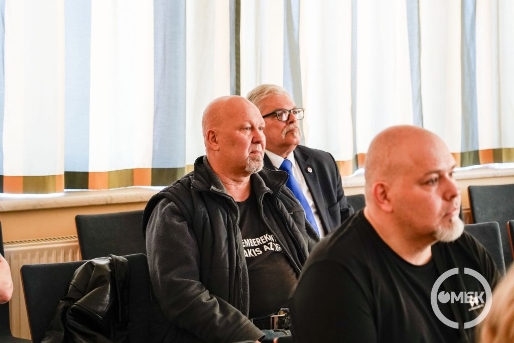 Az országgyűlési képviselőjelöltek másik része.