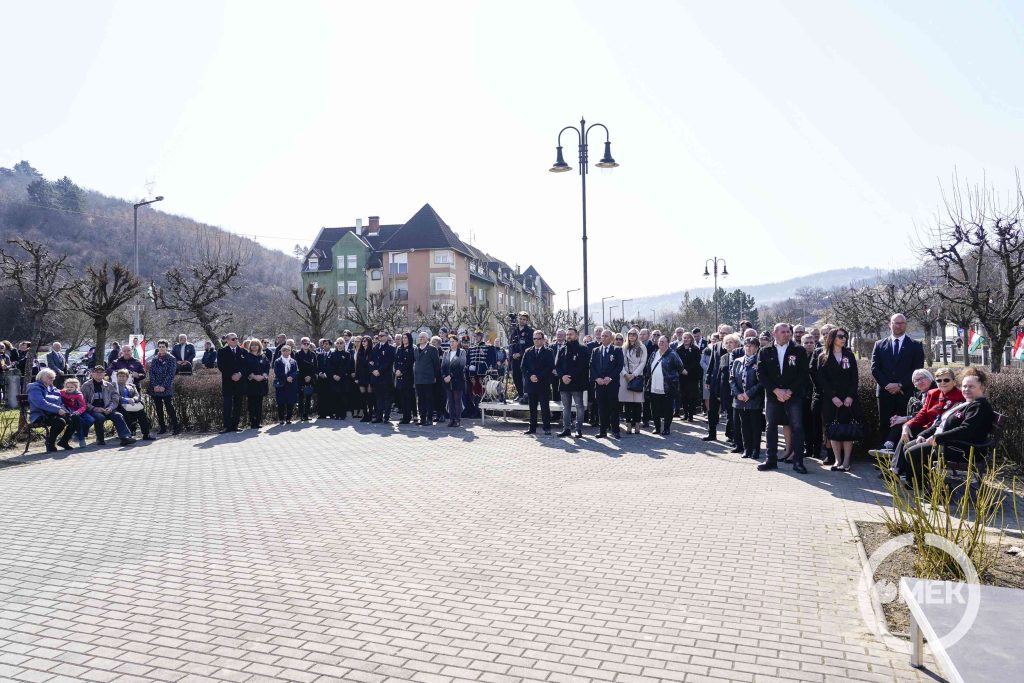 Az ózdiak együtt emlékeztek az 1848-49-es forradalom és szabadságharc hőseire.