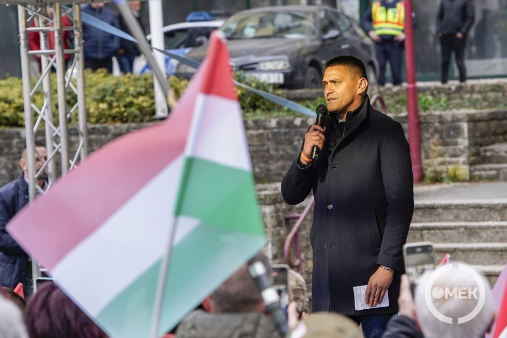 Dr. Csuzda Gábor a Fidesz-KDNP országgyűlési képviselőjelöltje.