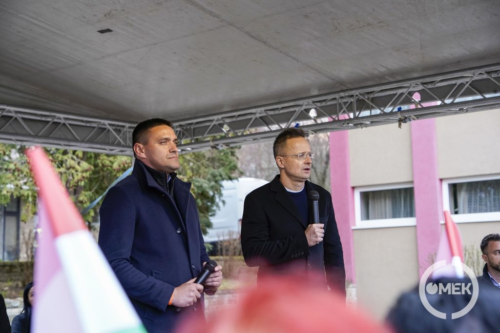 Dr. Csuzda Gábor a Fidesz-KDNP országgyűlési képviselőjelöltje és Szijjártó Péter külgazdasági és külügyminiszter.