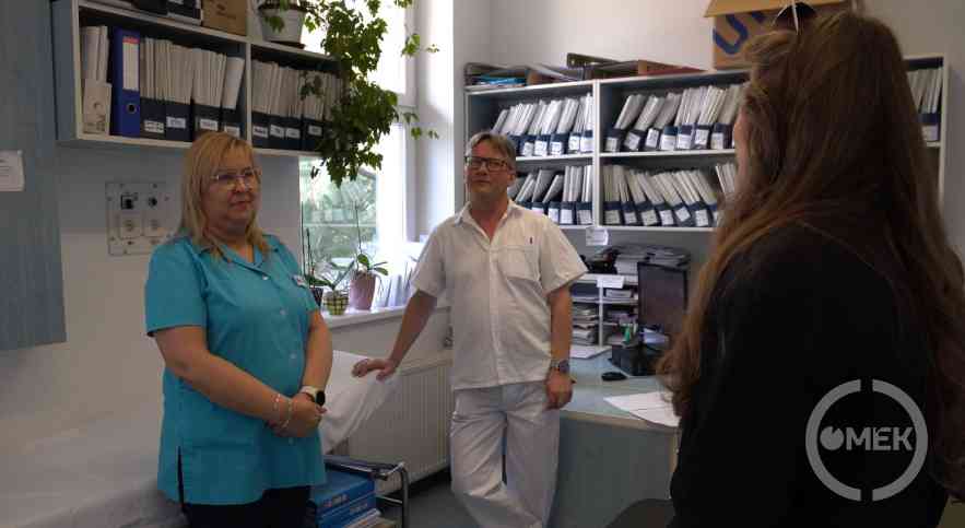 Dr. Galicza Csaba vezető főorvos és dr. Fábiánné Homoki Éva nephrológiai asszisztens.