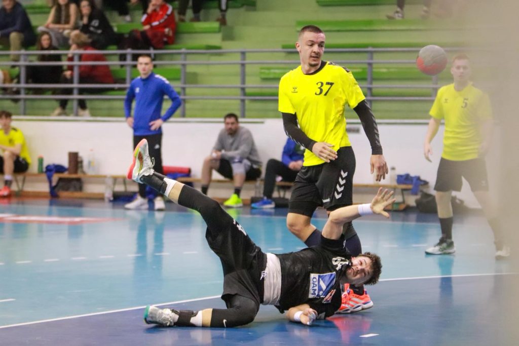 Elvesztette a labdát az ózdi játékos.