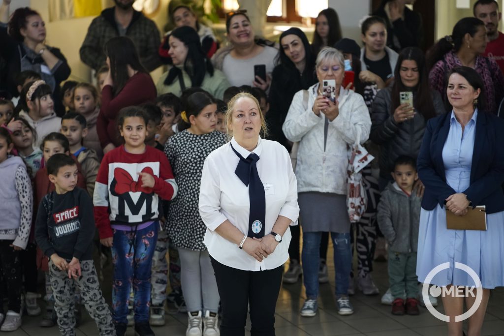 Kocska Ágnes köszönti a jelenlévőket.