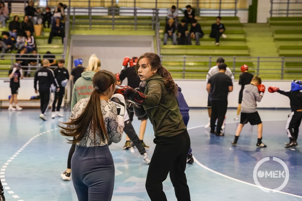 Lányok is összemérték felkészültségüket.