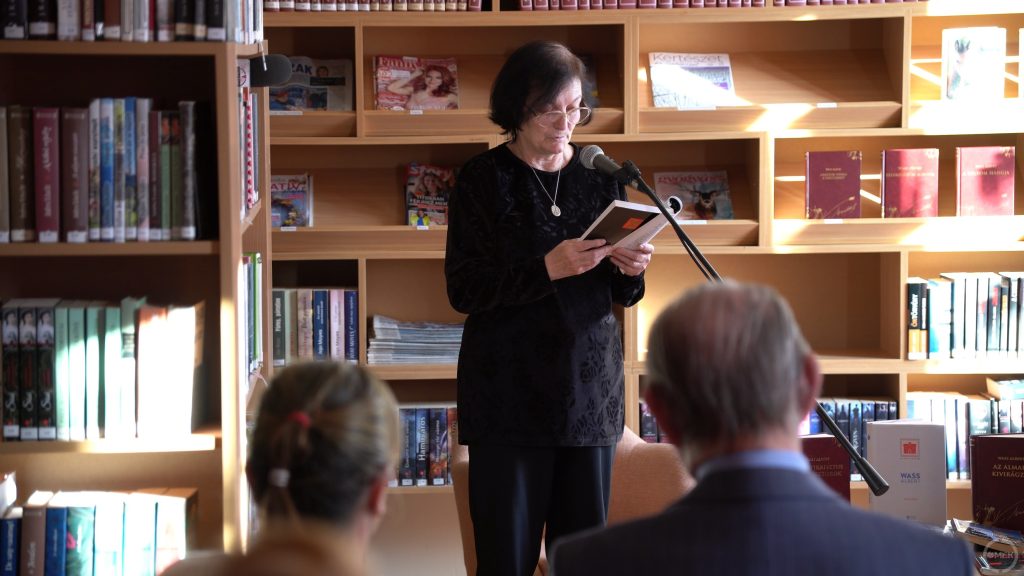 Magyar írók, költők műveiből olvastak fel.