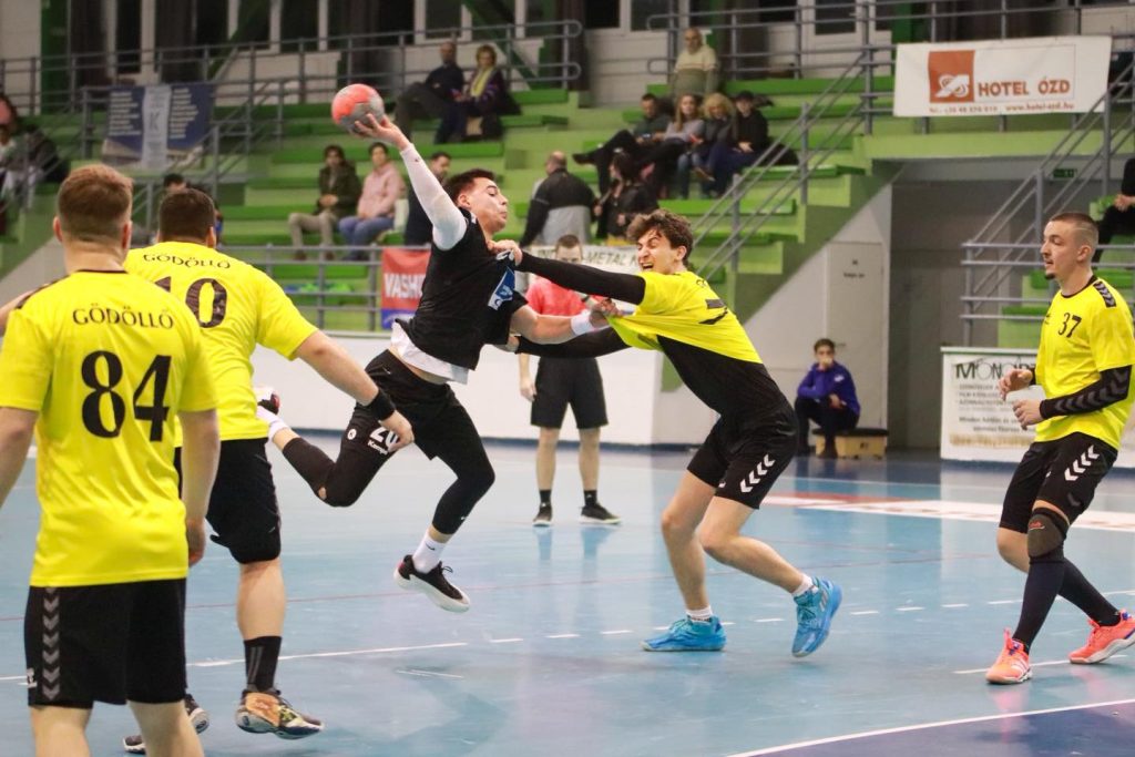 ÓAM-Ózdi KC és a Gödöllői KC a pályán.