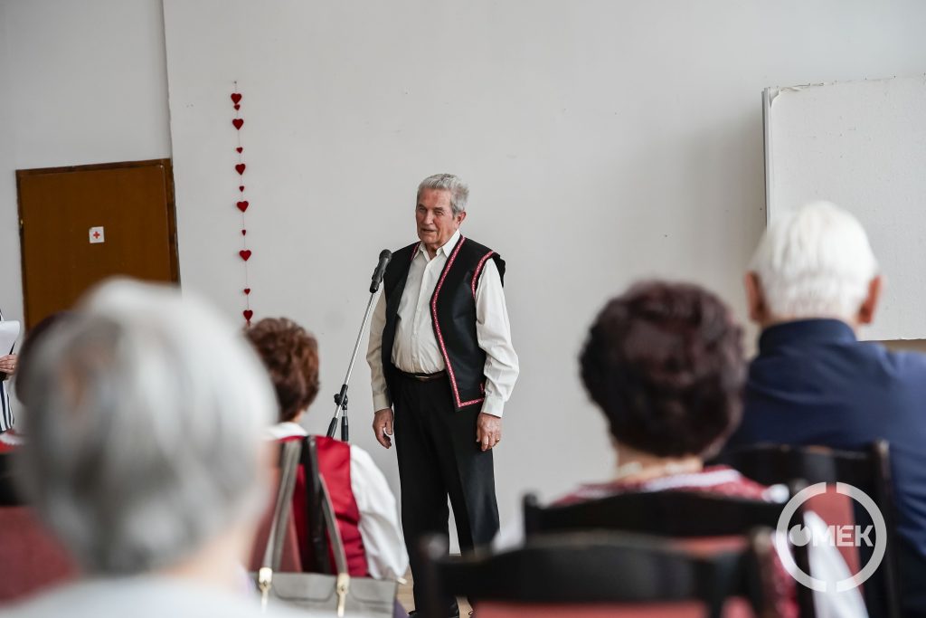 Pető István katonadalokat énekelt.