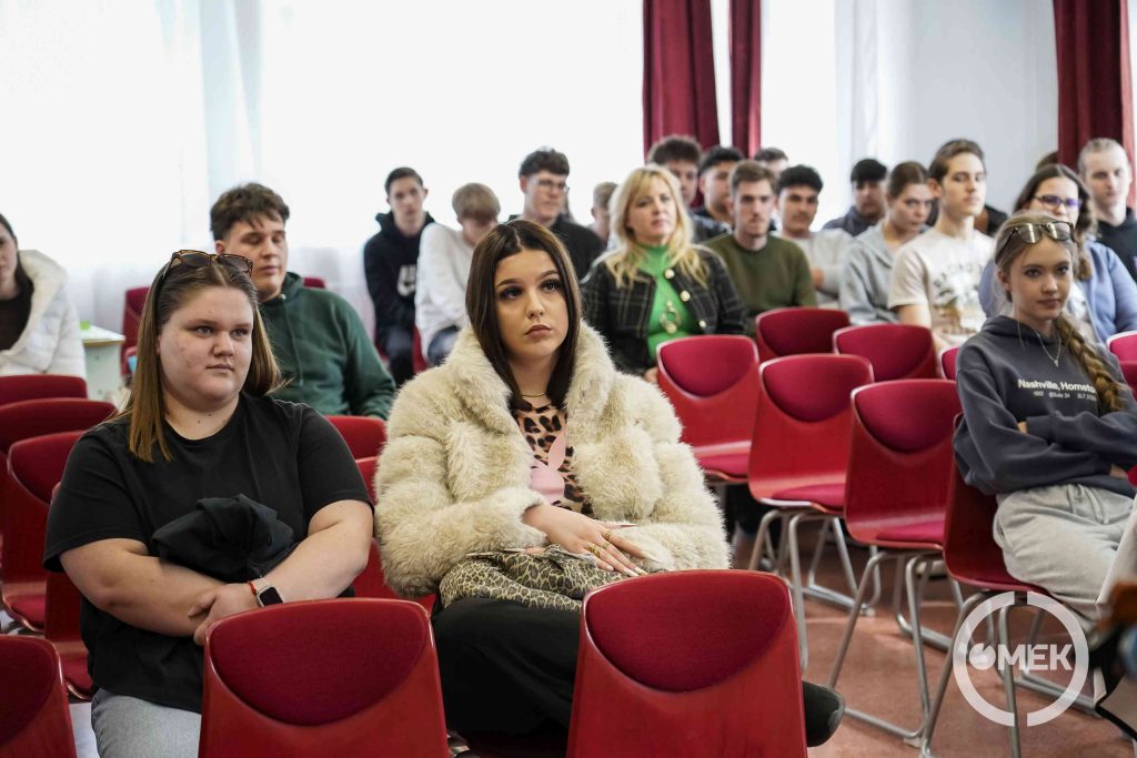 Sok diák vett részt a programon.