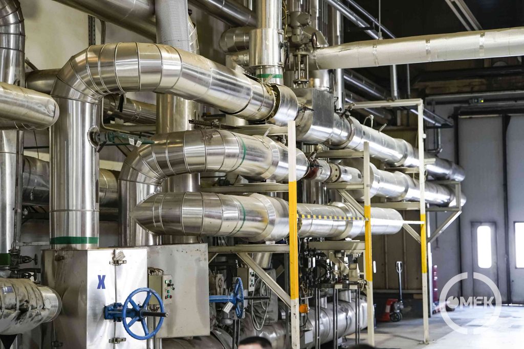 Vezetékrendszer a fűtőműben.