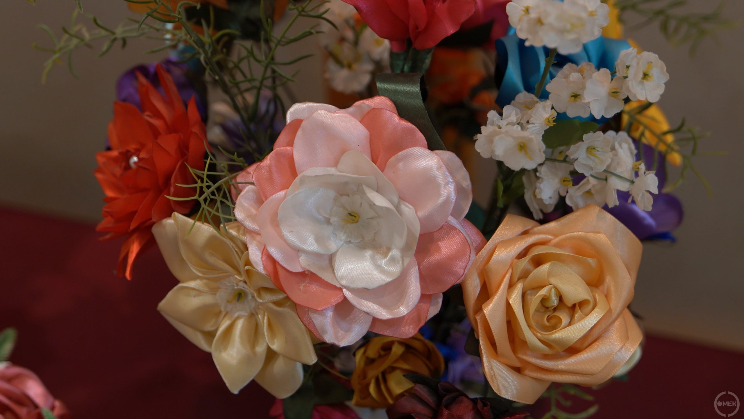 Vozi világa- Képzőművészeti kiállítás nyílt az Ózdi Városi Könyvtárban.