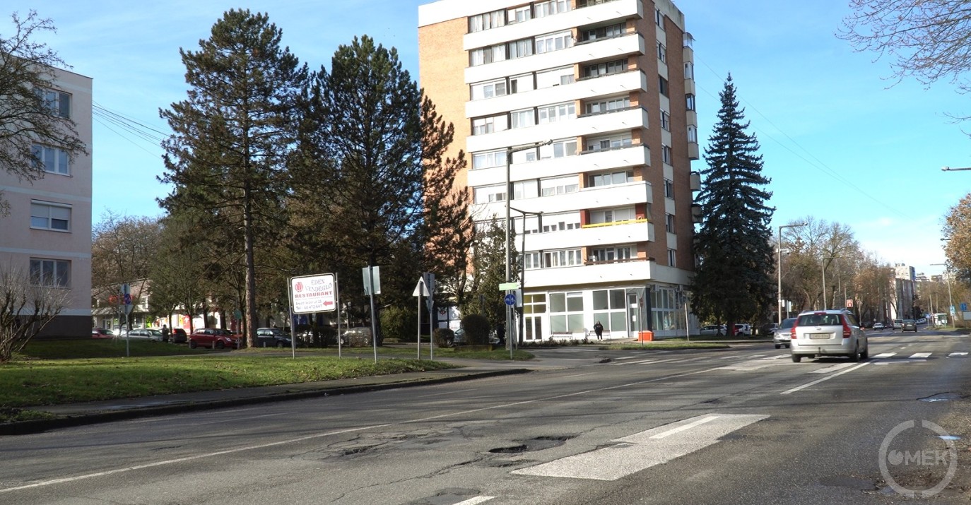 A Bolyki főút nagy forgalmat bonyolít le, idén ez is megújulhat.