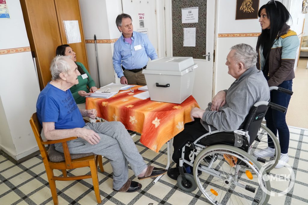 A Szent István Úti Idősek Otthonába is megérkezett a mozgóurna.