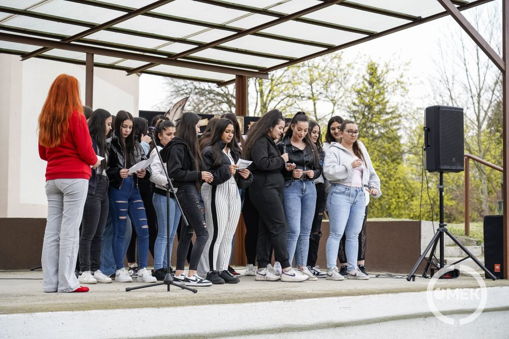 A diákok a mesterséges intelligenciát hívták segítségül a versíráshoz.