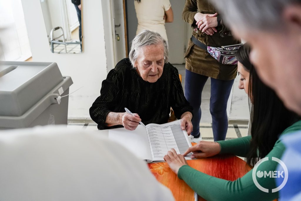 A legidősebb szavazó az otthonban.