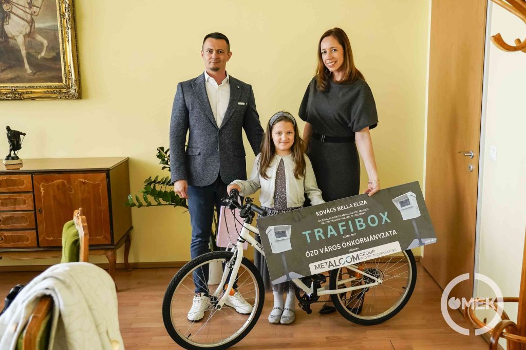 A nyereménnyel készült kép.