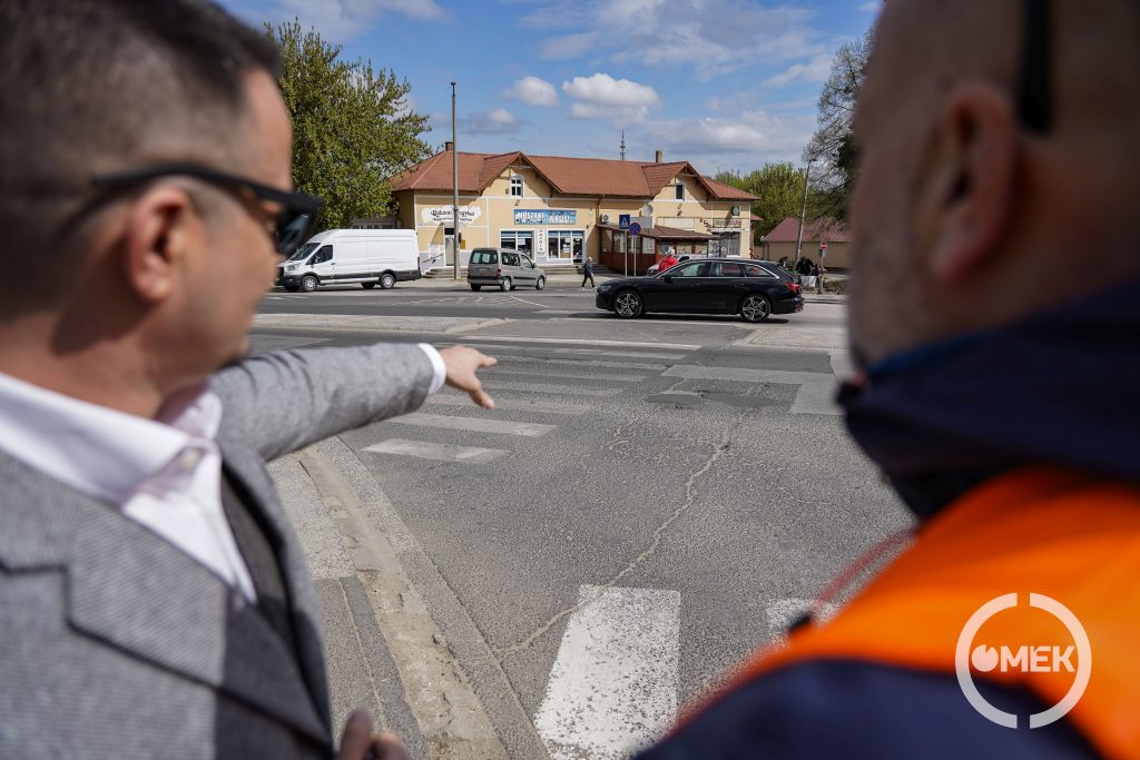 A polgármester szerint aszfaltozni sem ártana a területen.