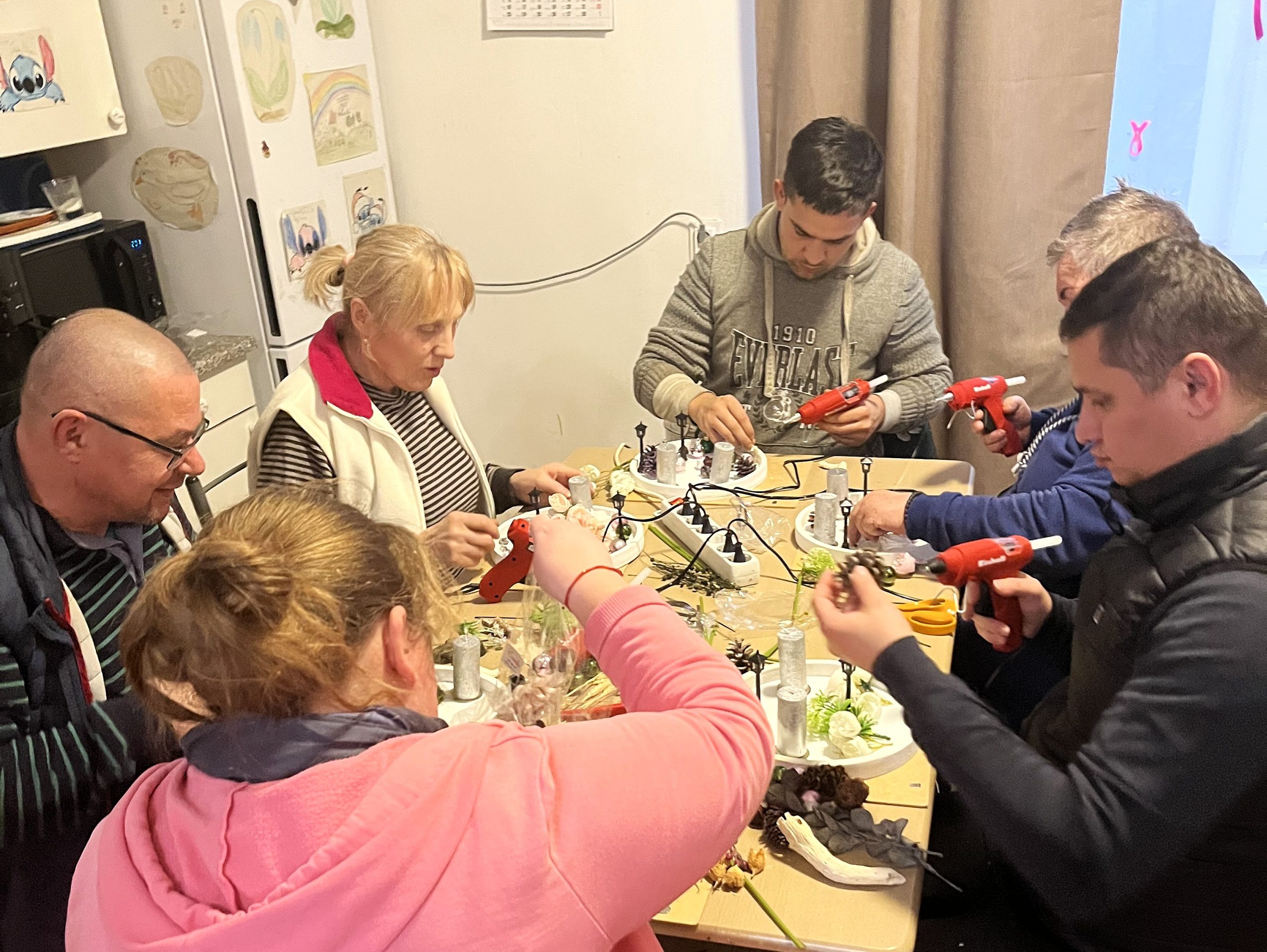 A résztvevők különböző kézműves tevékenységekkel ismerkedhetnek meg.