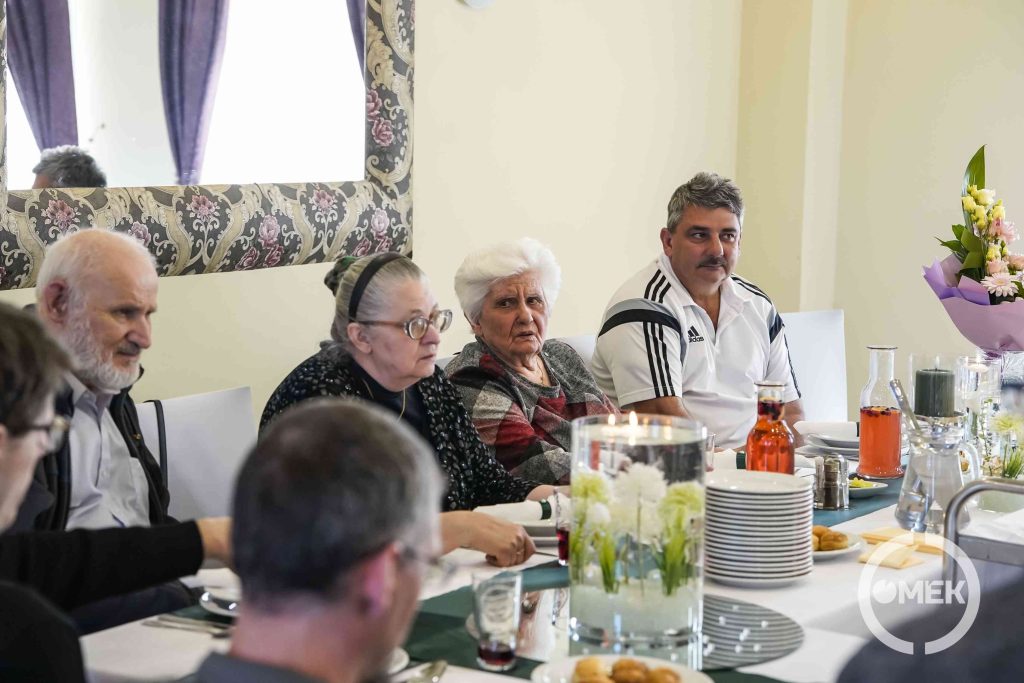 Az összejövetel jó hangulatban telt.