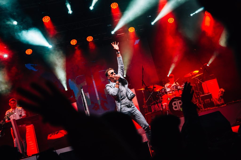 Bemutatkoznak a legfrissebb kedvencek is.