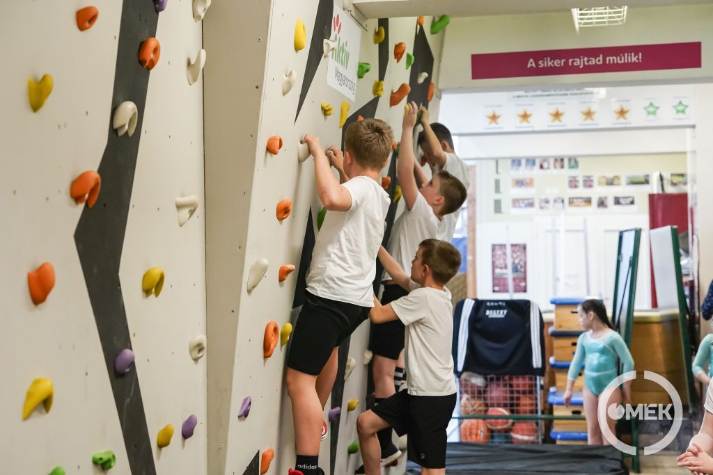Elindult a mászás.