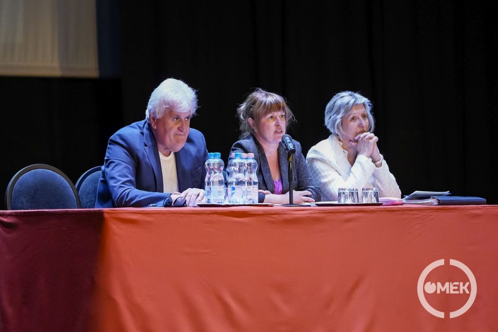 Előadást tartott dr. Almási Csaba, dr. Sztronga Eszter és Mihali Zsuzsanna.