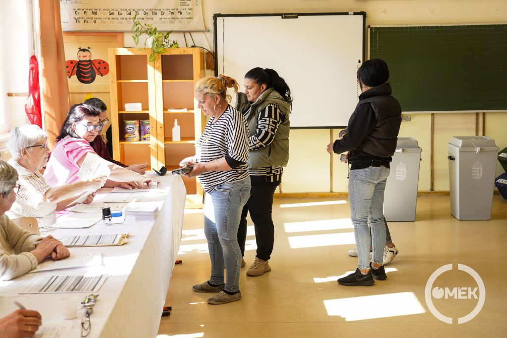 Farkaslyukban két szavazókör működött.