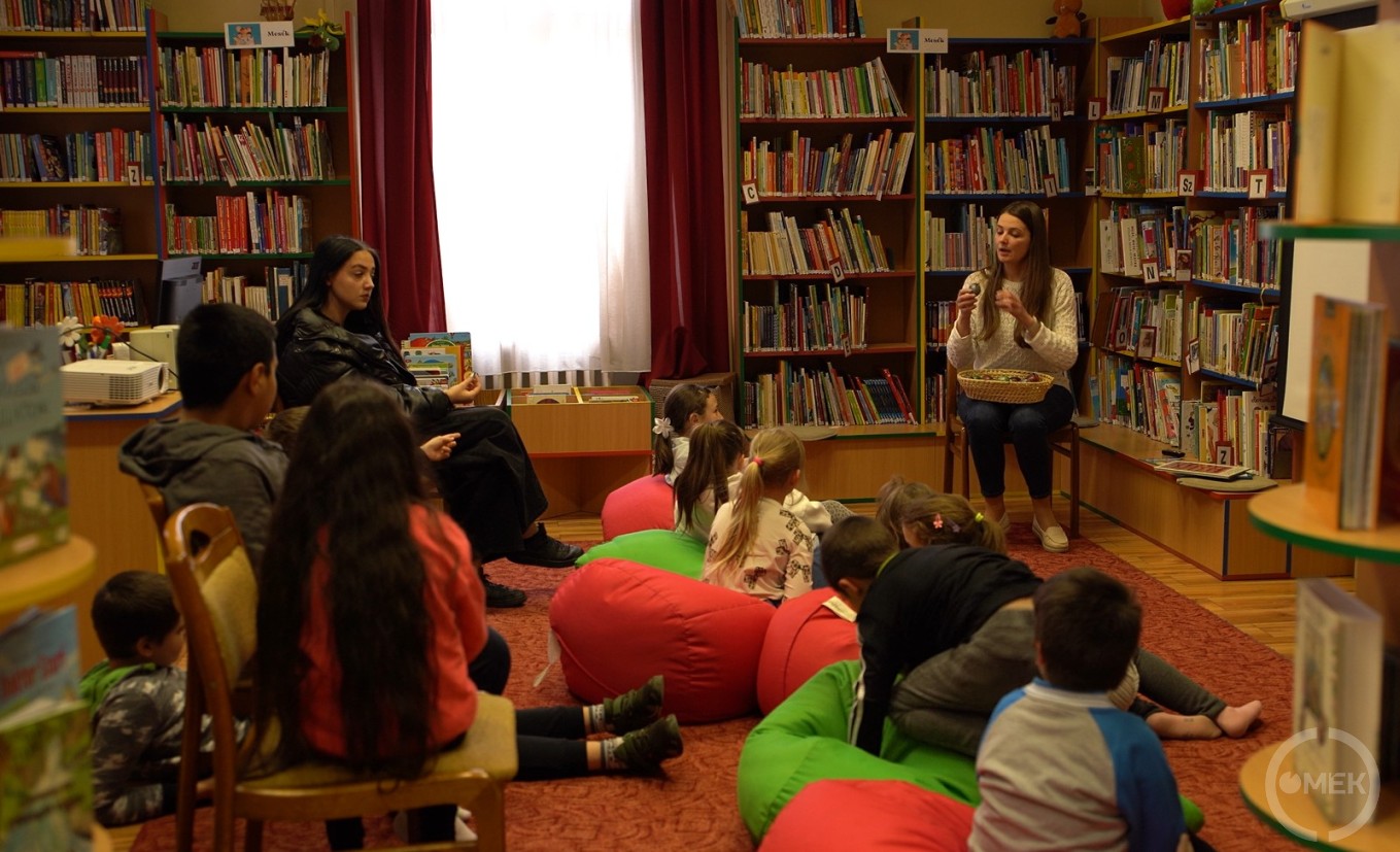 Húsvéti mesedélutánt tartottak a könyvtárban.