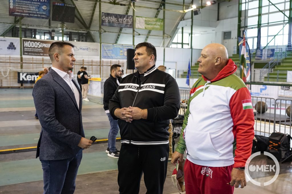 Janiczak Dávid, Ózd város polgármestere, ifjabb Fekete László és a erős emberek verseny narrátora.
