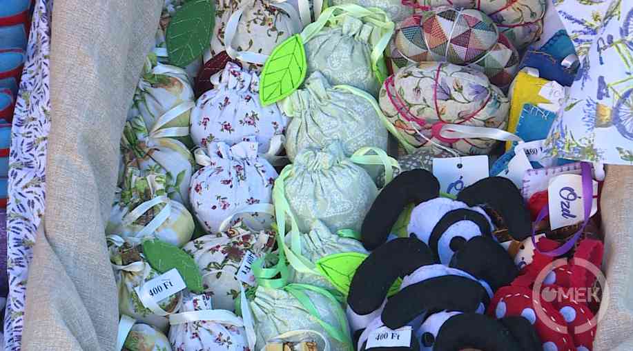 Kelendőek az illatos növényekkel töltött zsákok is.