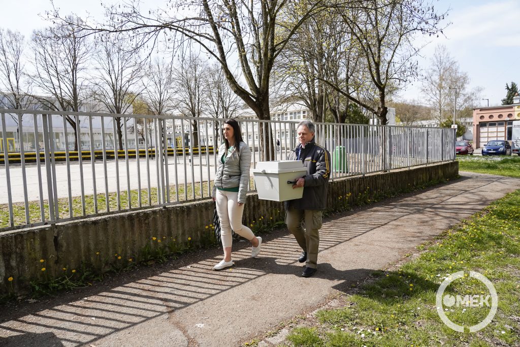 Két fős delegáció indult el a mozgóurnával a kora délutáni órákban.