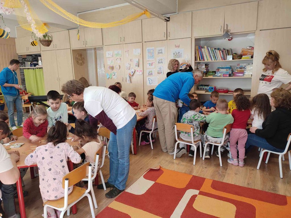 Kezdődik az alkotás.