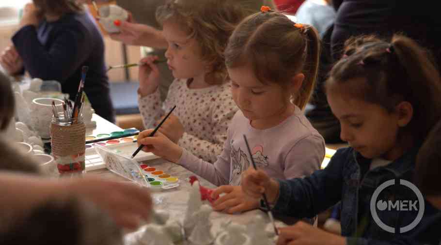 Kézműveskedtek a gyerekeke a táblai parókián.