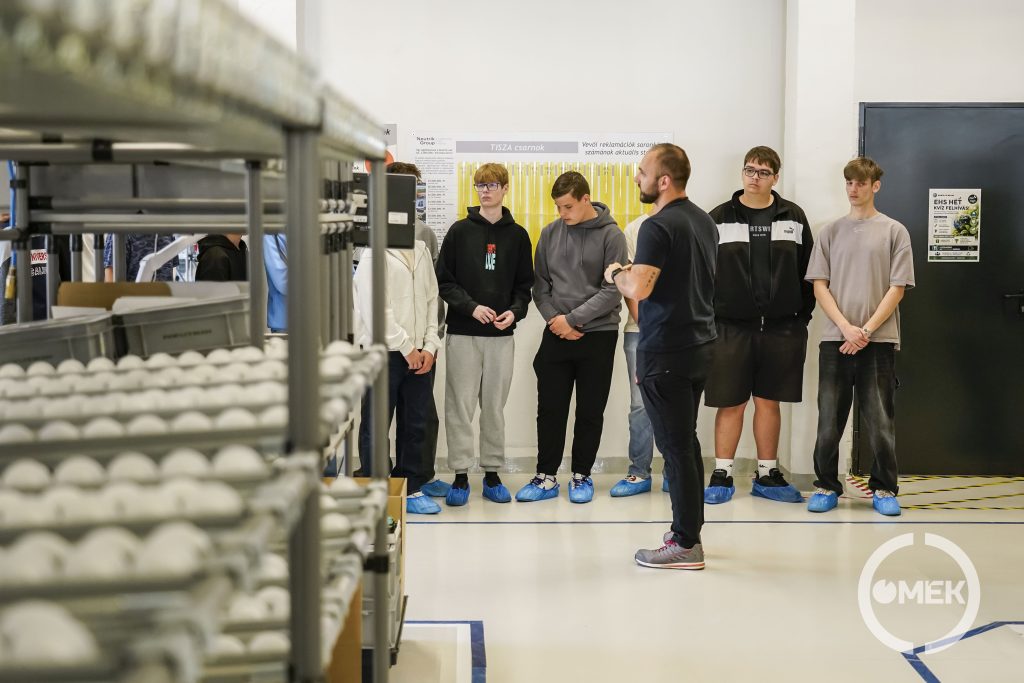 Lábzsákban kezdték meg a túrát.