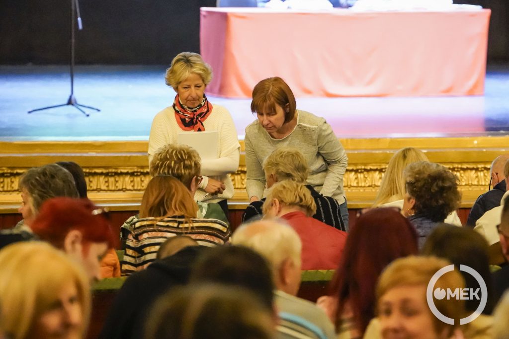 Megalakulnak a bizottságok.