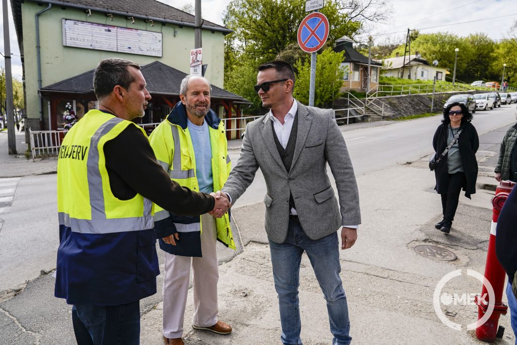 Megérkeztek a Signalterv Kft. képviselői a találkozóra.