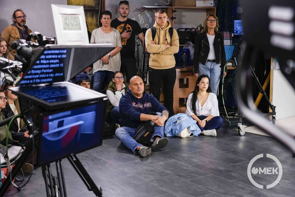 Megfigyelhették a műsorgyártást, kipróbálhatták magukat műsorvezetői vagy hírolvasói szerepben is.