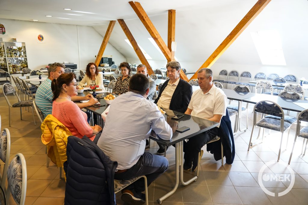 Minden csapat másfél millió forinttal gazdálkodhat.