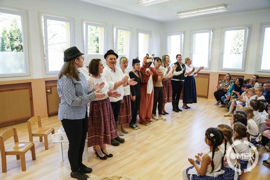 Nagy tapsot kapott a társaság.