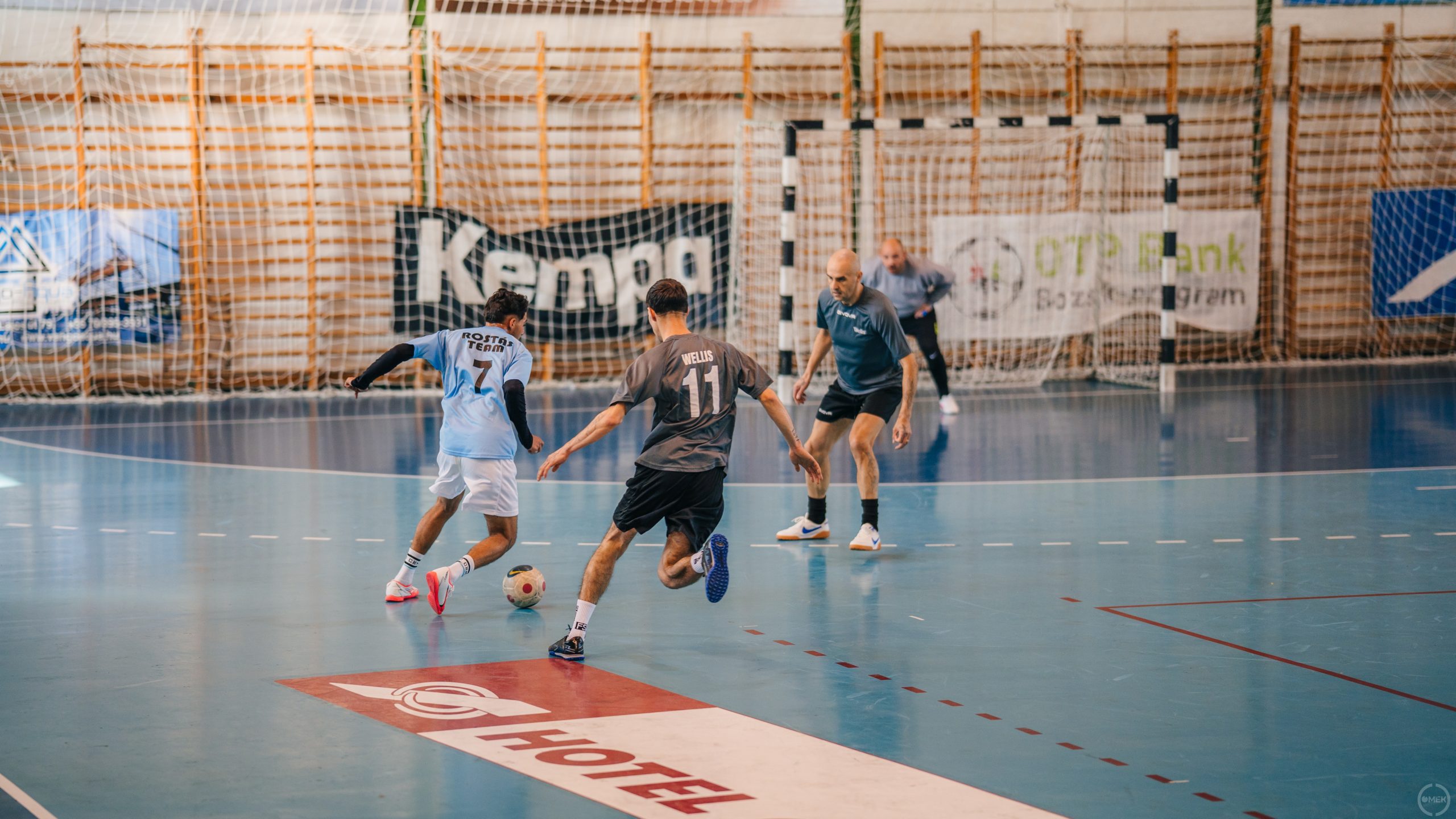 Nyolc csapat vett részt a tornán.