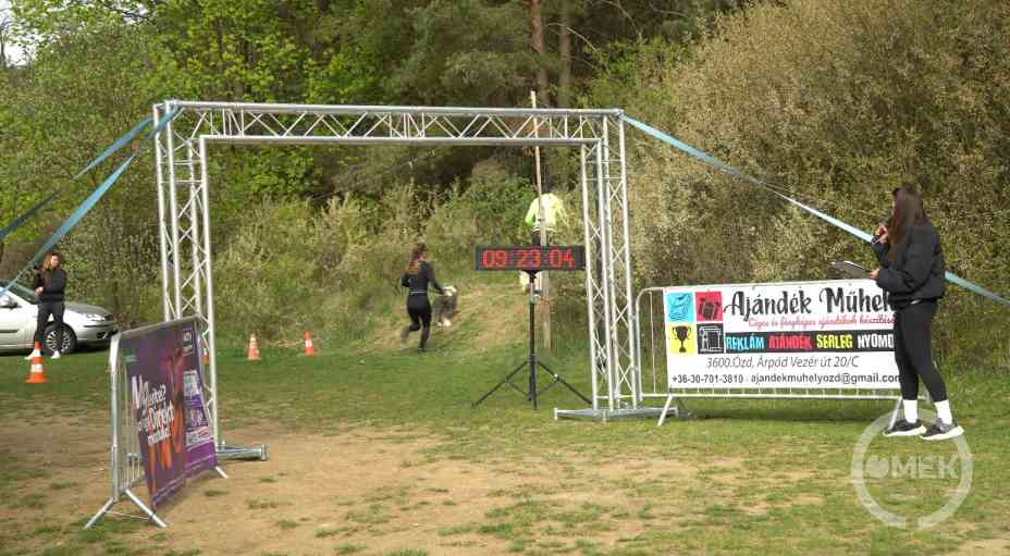 Rajtoltak a versenyzők.