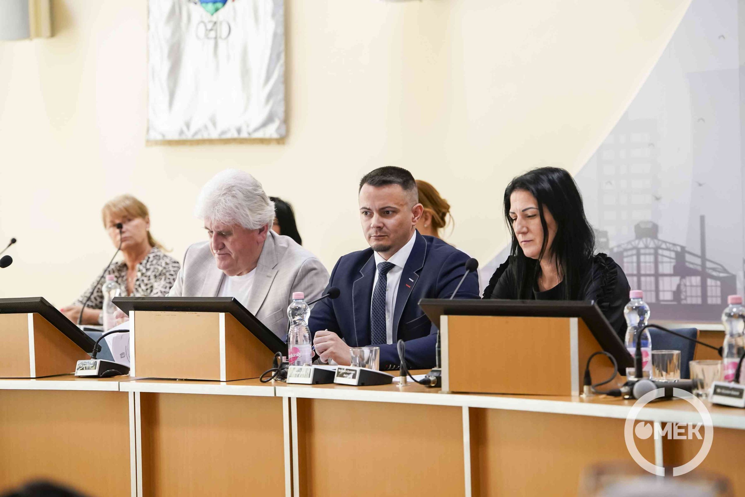 Rendkívüli testületi ülésen vonták vissza a helyi önazonosság védelméről szóló rendeletet.