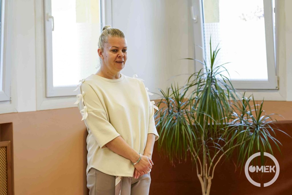 Répási Judit tagintézmény-igazgató köszönti a vendégeket.